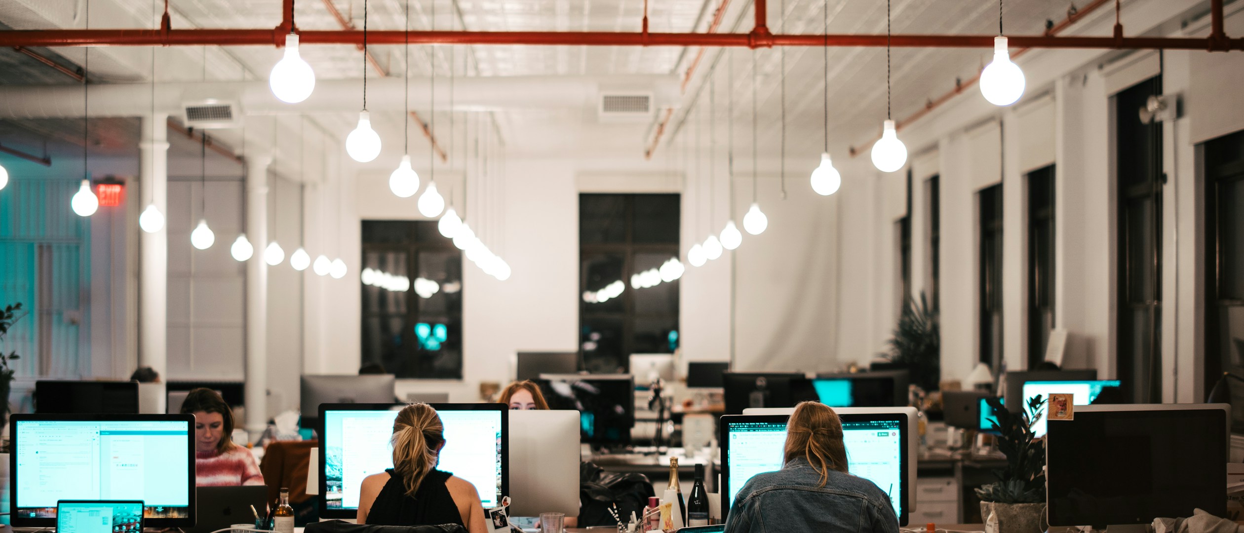 Estudio arquitectura saturado de papel y Excel · problema administrativo que Pracmatik automatiza con IA